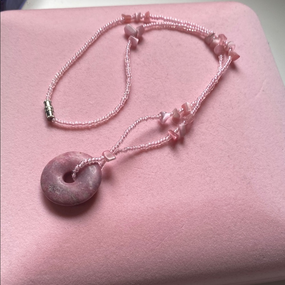 Chic Pink Stone Pendant Necklace. Like NEW